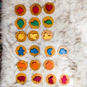 Guidecraft 3D Feel & Find World Icons Game Wood Tiles Eye/Hand Coordination